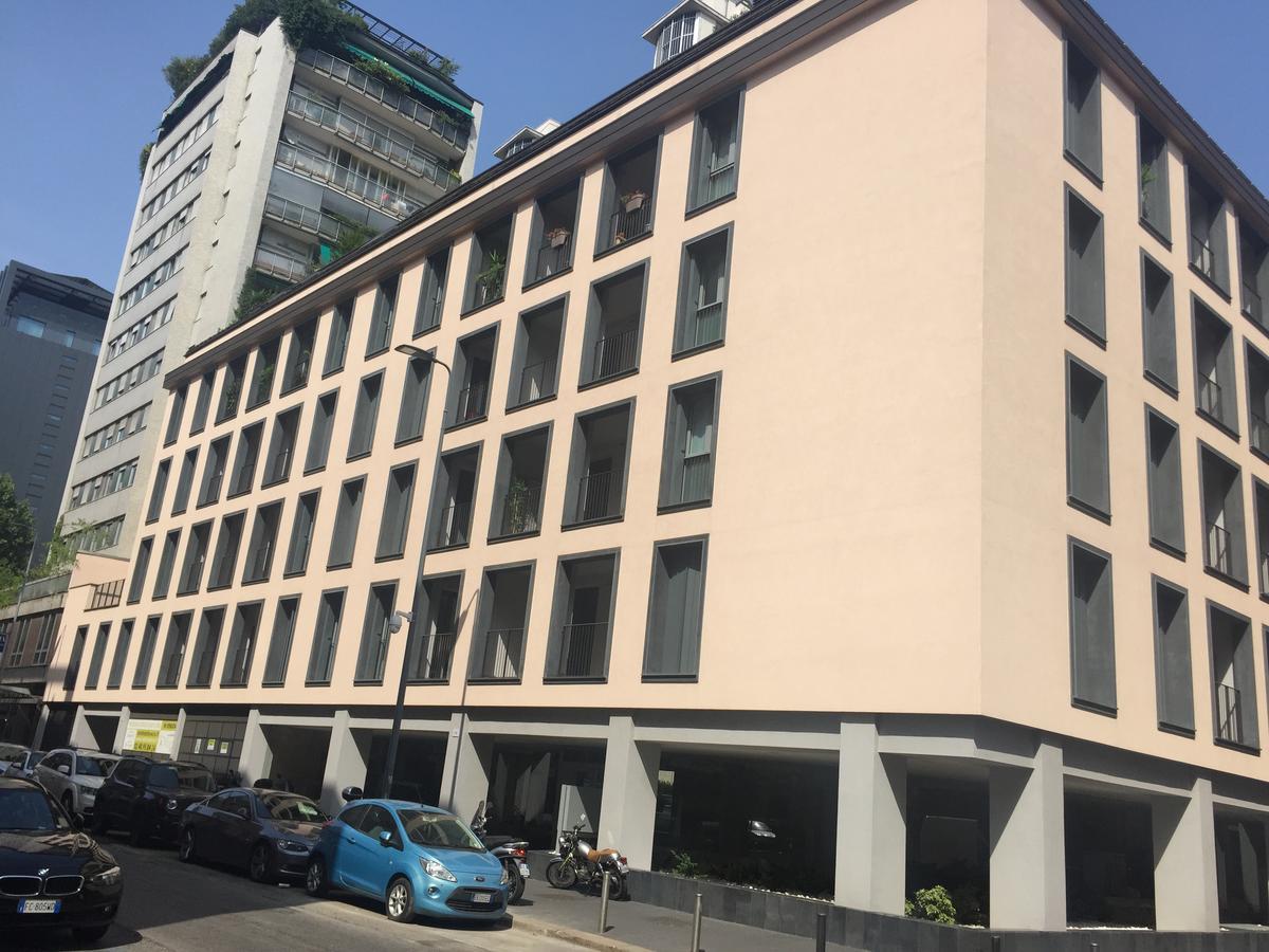 Joivy Sunny 1-Bed Flat With Balcony Apartment Милано Екстериор снимка
